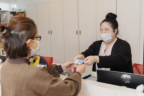 治療費を明確に提示します。