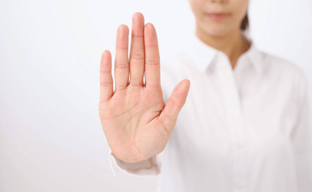 大人の歯列矯正はやめたほうがいい？メリットと注意点も解説！
