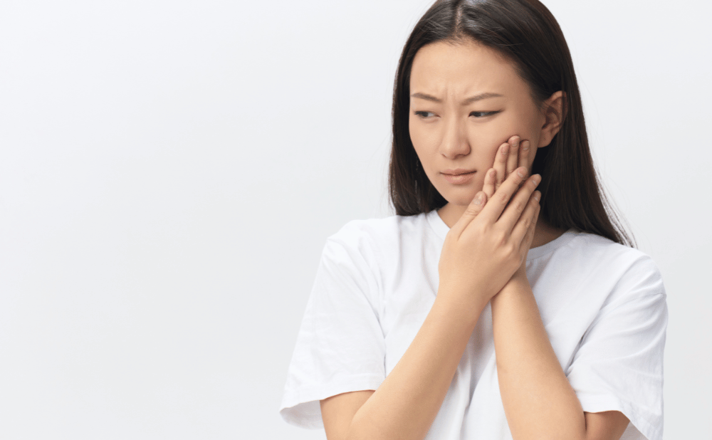 インビザラインを外すときに痛い原因と対処法